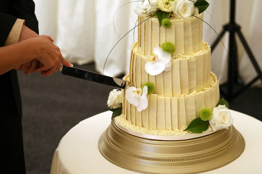 Wedding Decor Ideas- The Naked Cake