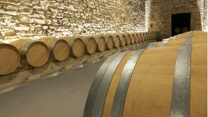 Know The Benefits of Aging Wine in Neutral Oak